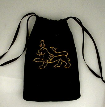 Leo velvet bag